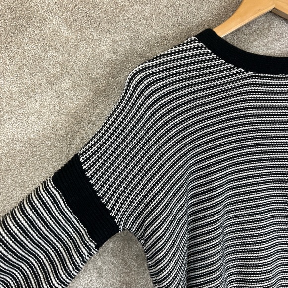 Urban Outfitters Sweater Womens Small Black White Cotton Blend Pullover- 9030* - Picture 4 of 10